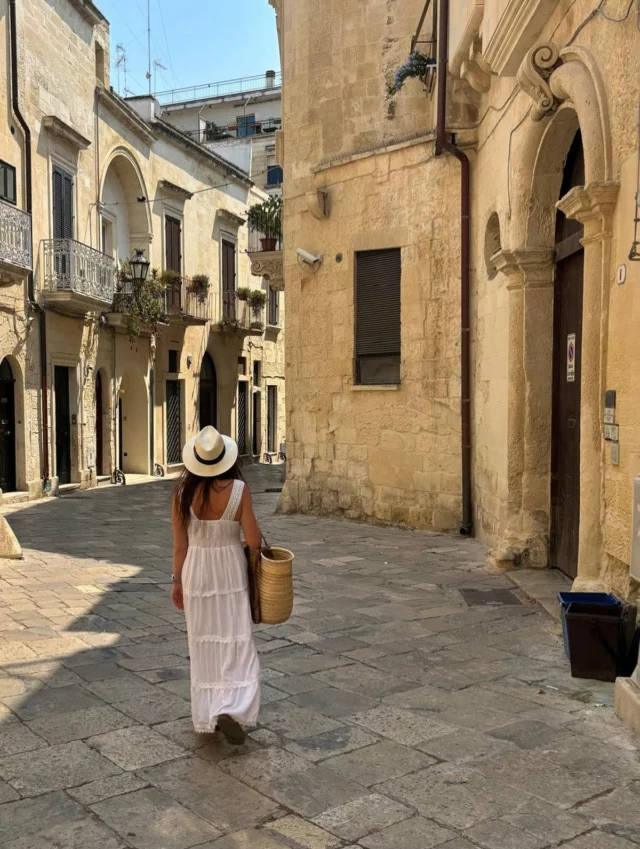 ☀️ Les Pouilles – Partie 1

On kiffe la dolce vita… mais sans perdre l’habitude de prendre soin de soi 💛

Entre un café en terrasse ☕️, une glace 🍦, de la pop italienne 🎶 un plongeon dans l’Adriatique 🪸 un piatto di pasta 🍝 verdure grigliate 🥗 et surtout, le bonheur simple de partager tout ça avec les gens qu’on aime ❤️ 

Le plaisir au centre… et l’équilibre dans un coin de la tête.

_________________________________

▫️Vanessa Bedjaï-Haddad
▫️Ton alliée pour prendre soin de toi
▫️Approche Comportementale & Psycho Nutrition
▫️Auteure - Chroniqueuse
▫️Consultations Paris & Visio - RDV sur Doctolib

#voyage #voyageitalie #lesPouilles #puglia #pugliagram #pugliaexperience #dolcevita #italietourisme #voyageuse #voyageuseheureuse #vacancesitalie #instapuglia #gelatoitaliano #mediterraneanvibes #voyagegourmand #travelgram #slowtravel #bonheurpartagé #joiedevivre #équilibrealimentaire #prendresoinsoi #lifestylehealthy